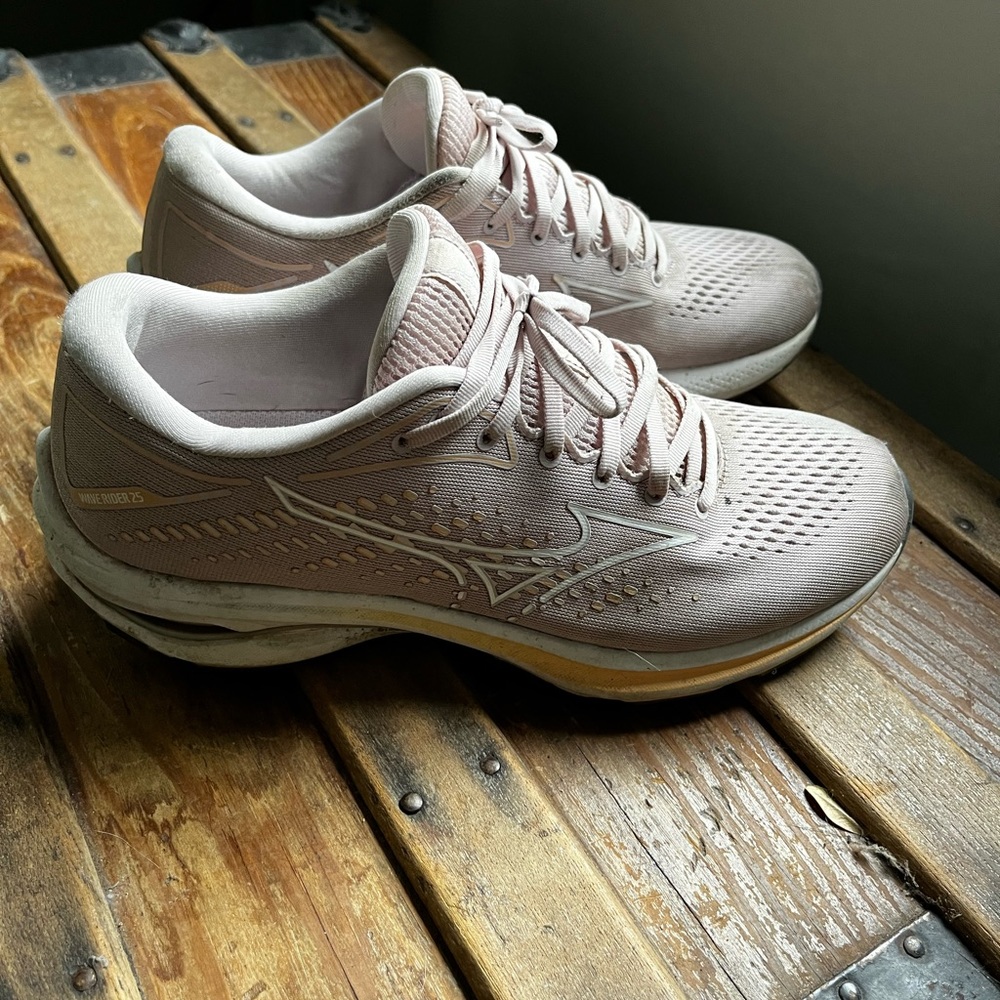 Mizuno Waveriders 25 size 10